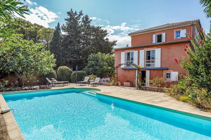 Villa pour 8 personnes, avec jardin et terrasse