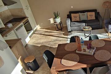 Location de vacances pour 6 personnes, avec terrasse et jardin à Canaules-et-Argentières