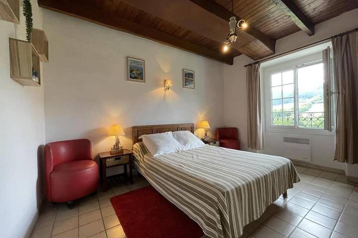 Location de vacances pour 10 personnes, avec jardin et jacuzzi à Saint-Étienne-de-Baïgorry - 4