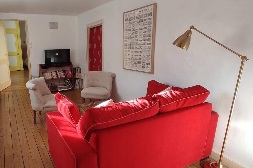 Appartement entier, Appartement de 100 m2 dans un ancien Hotel Particulier de Xviiie siècle in Salins-les-Bains, Jura Francais