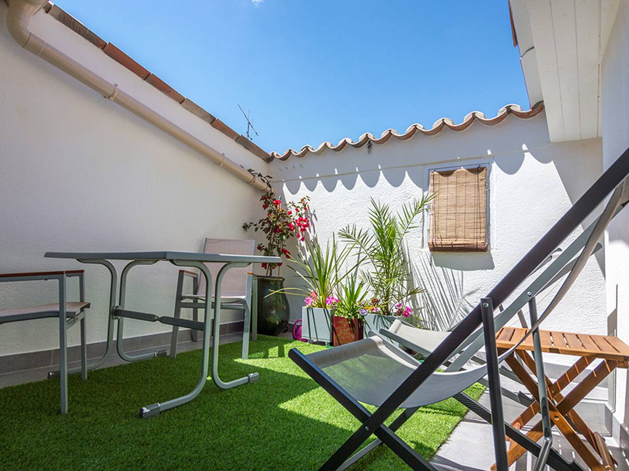 Apartamento entero, Casa de pueblo renovada, terraza tranquila, aparcamiento in Mèze, Côte d'Améthyste