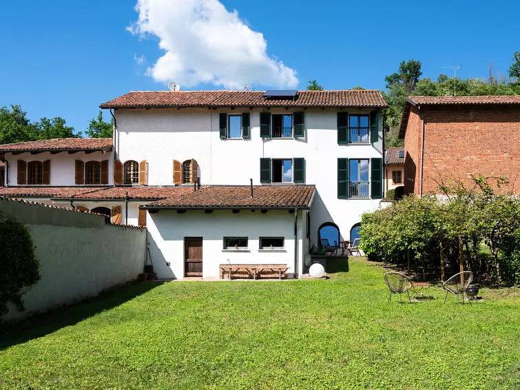 Casa 9 persone in Asti (Comune), Provincia d'Asti