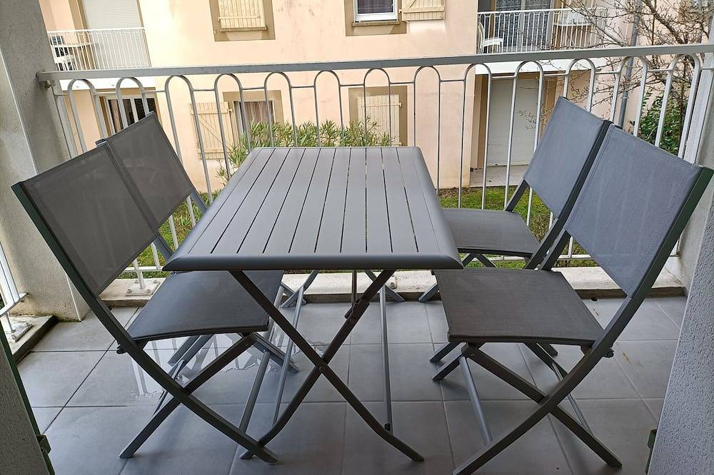 Entire apartment, T2 Dans Résidence Avec Piscine E103 in Salies-de-Béarn, Béarn