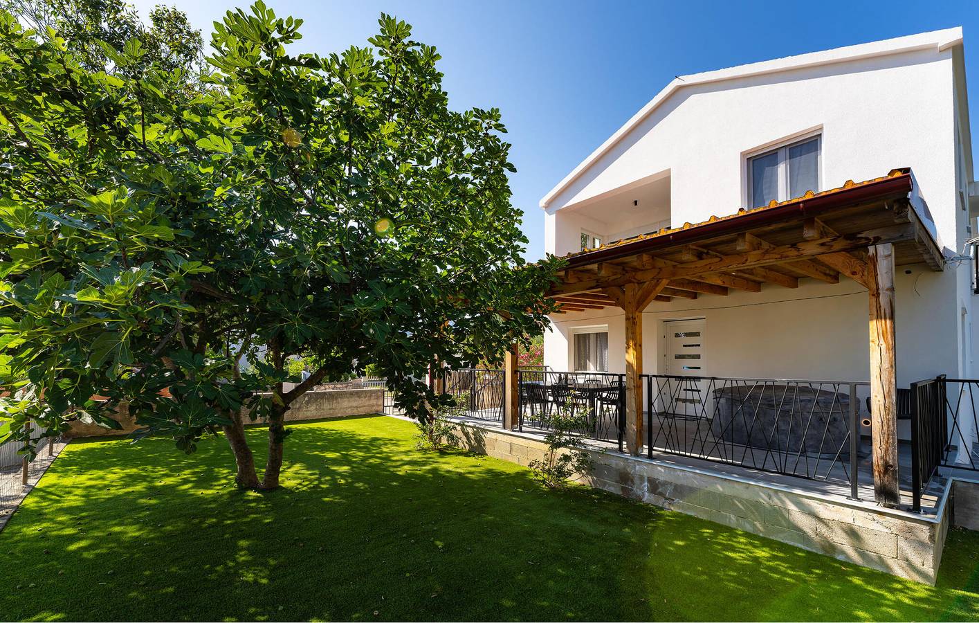 Ferienhaus für 12 Personen mit Terrasse in Starigrad, Zadar