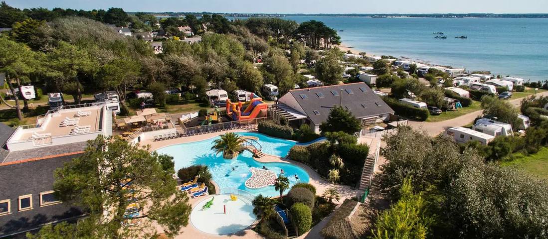 Mobil home pour 5 personnes, avec sauna et terrasse ainsi que jacuzzi et piscine, adapté aux familles à Pénestin - 2