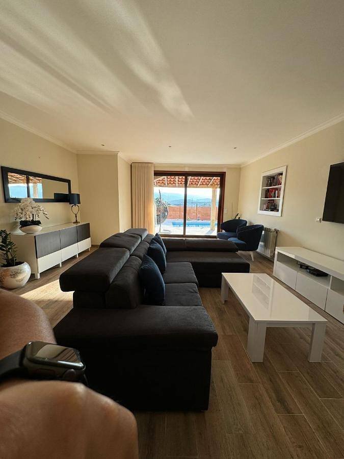 Location de vacances pour 23 personnes, avec piscine ainsi que vue et terrasse, animaux acceptés à Mondim de Basto - 4