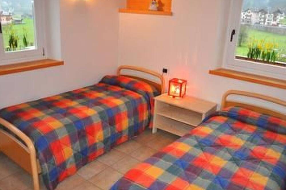 Appartamento intero, Elegantes und geräumiges Dachgeschosszimmer in den Dolomiten in Mezzano, Dolomiti di Fiemme