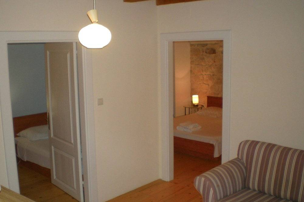 Erschwingliche Luxusvilla. Zentral. 3 min zum Strand und kostenlose Parkplätze. in Sutivan, Brac