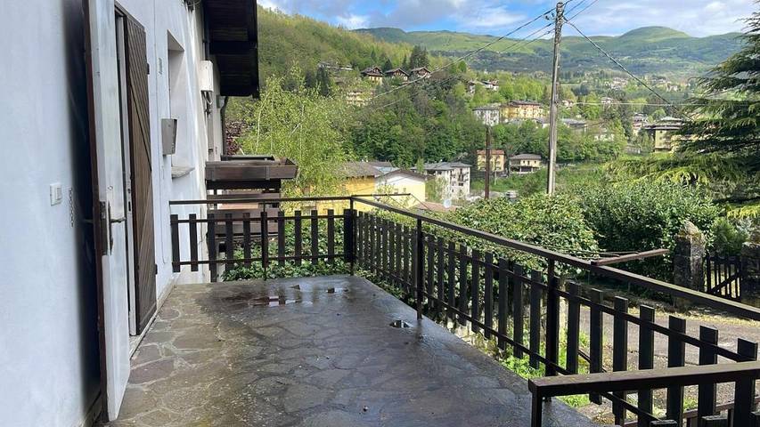 Gîte pour 6 personnes, avec vue et jardin ainsi que piscine et terrasse à Pievepelago - 2