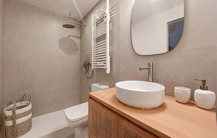 Cozy 2km to Beach: Free WiFi, TV, Garden & Parking! in Les Portes-en-Ré, Ile de Re