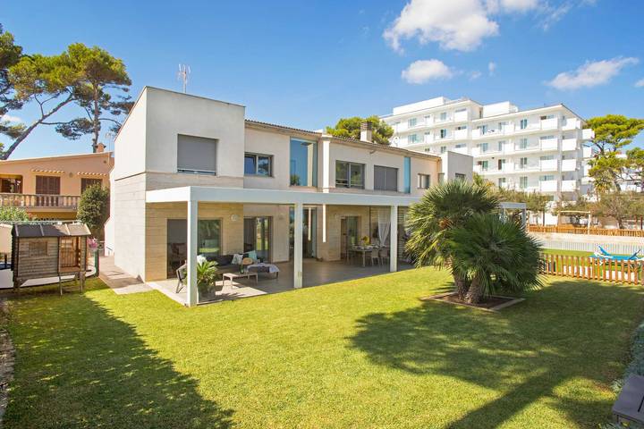 Ferienhaus für 6 Personen, mit Balkon/Terrasse und Terrasse sowie Garten in Playa de Muro