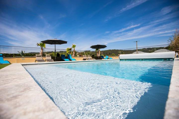 Location de vacances pour 8 personnes, avec jardin ainsi que vue et piscine, adapté aux familles à Rosières (Ardèche) - 2