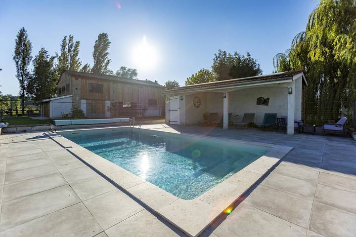 Gîte pour 5 personnes, avec piscine ainsi que jardin et terrasse à Montégut-Lauragais