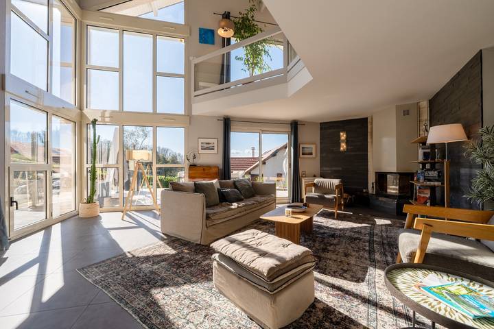 Location de vacances pour 10 personnes, avec terrasse ainsi que jacuzzi et piscine, animaux acceptés à Annecy-le-Vieux - 4