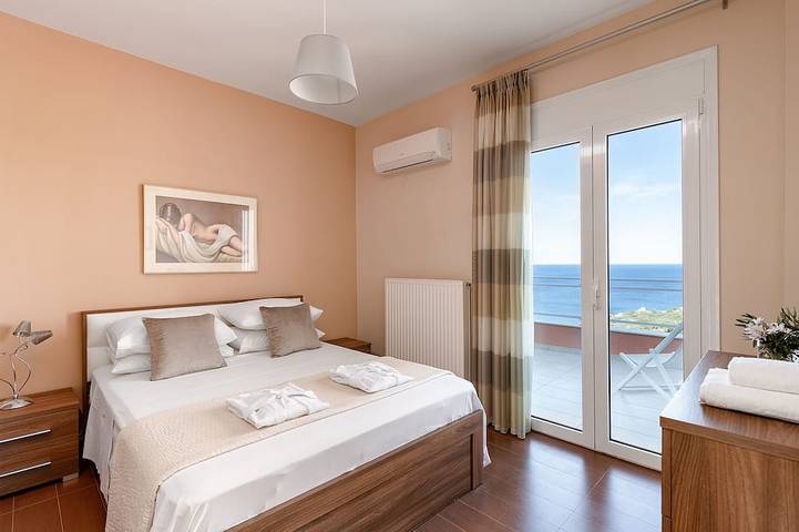 Villa Anemolia! Avec piscine et jardin privés! Vues uniques sur la mer! 1 km de la plage! in Gerani (Réthymnon), Nikiforos Fokas