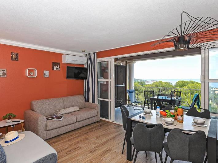 Gîte pour 6 personnes, avec jardin ainsi que terrasse et piscine dans Gare Du Dramont - 2