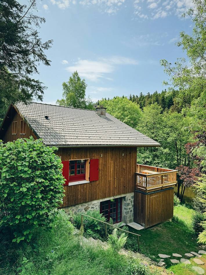 Location de vacances pour 12 personnes, avec terrasse et jardin, adapté aux familles à Le Chambon-sur-Lignon