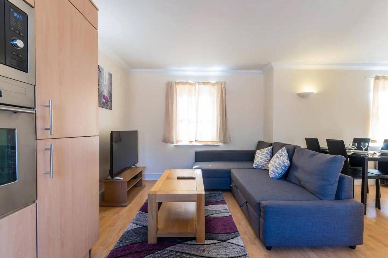Entire apartment, Standard Apartment in Swindon, North Wessex Downs