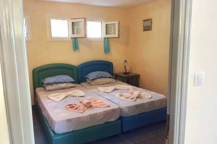 Gîte pour 5 personnes, avec jardin dans Cythère - 3