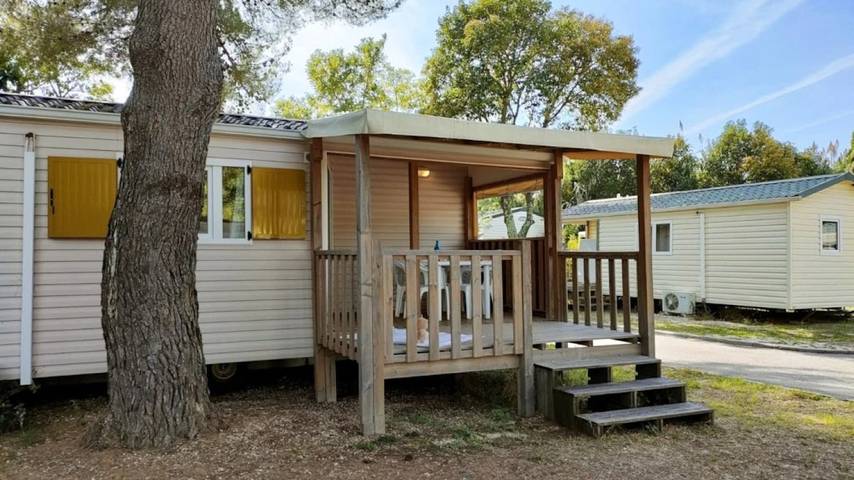 Camping für 3 Personen, mit Kinderpool in Bormes-les-Mimosas - 2