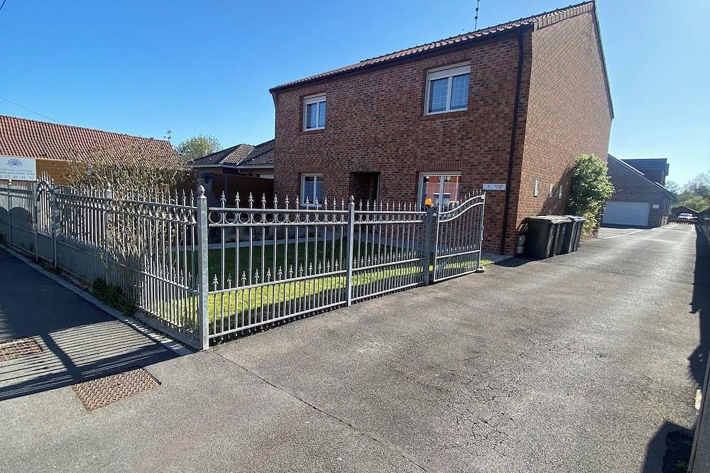Apartamento entero, T2 ground-floor apartment 2.5kms from town center and casino. in Saint-Amand-les-Eaux, Región de Valenciennes