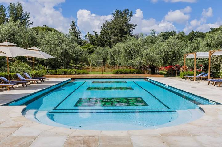 Ferienhaus für 16 Personen, mit Garten und Whirlpool sowie Terrasse