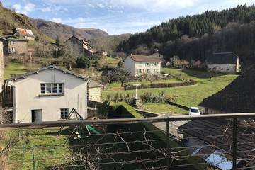 Gîte pour 12 personnes à Saint-Cirgues-de-Jordanne