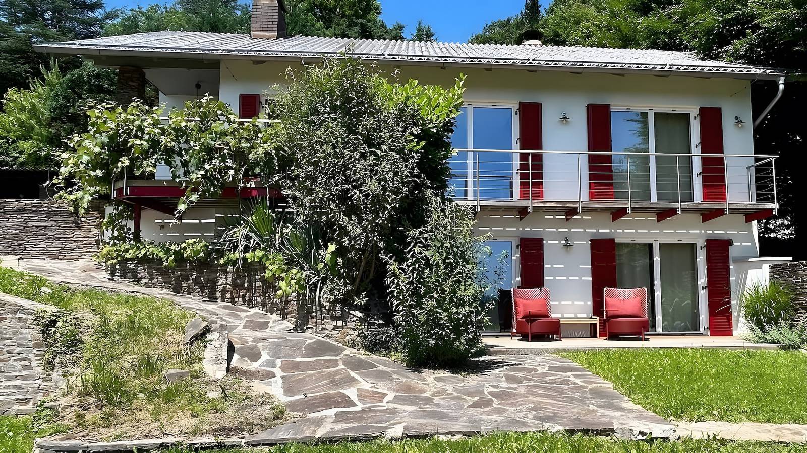 Ferienhaus 'Traumhaus mit herrlichem Graz-Blick' mit privater Terrasse, Garten & Wlan in Graz, Steirerland