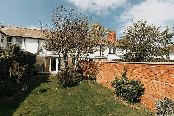 Willow Cottage, 3 Bed Cottage, Penrhyn Bay in Penrhyn Bay, Conwy region