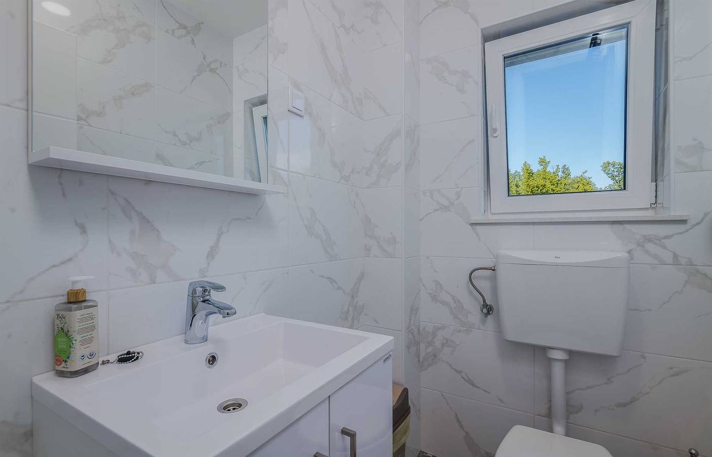 Ganze Wohnung, Apartment Martina 3 im ersten Stock in Malinska-Dubašnica, Krk