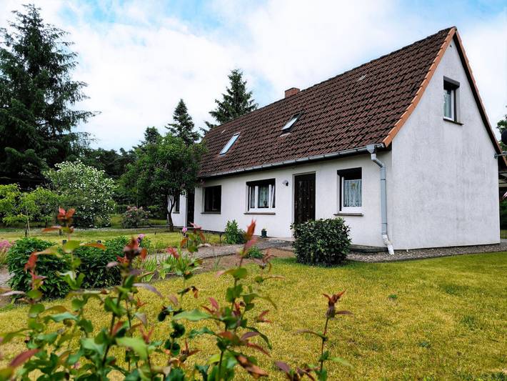 Ferienhaus für 4 Personen, mit Terrasse und Garten in Nossentiner Hütte