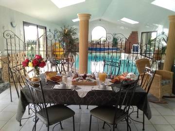 Chambre d’hôte pour 4 personnes, avec piscine ainsi que vue et jardin à Le May-sur-Èvre