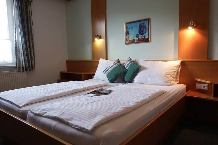 Gartenpension Fischl - Doppelzimmer mit Dusche, Wc in Mörbisch am See, Leithaberg