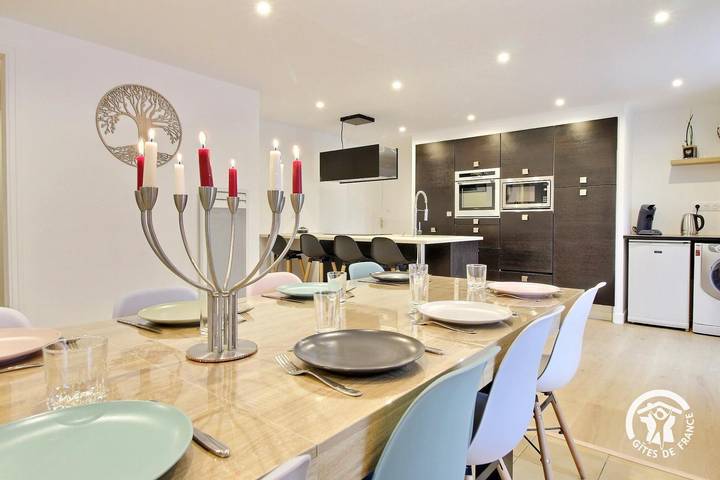 Gîte pour 9 personnes, avec Terrasse et Jardin à Taupont
