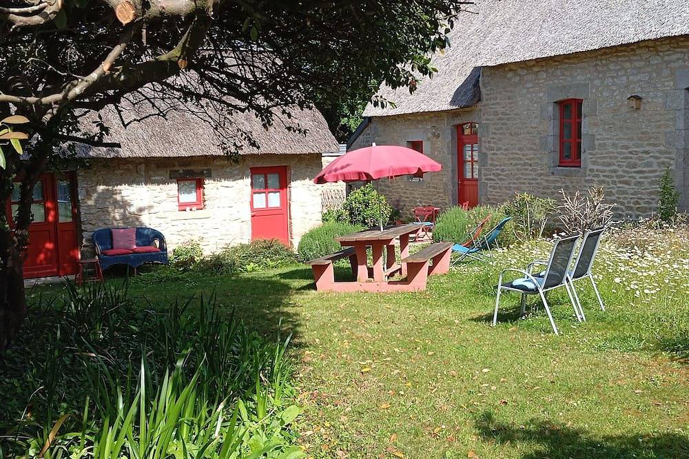 Chambre dans chaumière à la campagne à 2 kms de la pointe de la torche in Penmarch, Région de Quimper