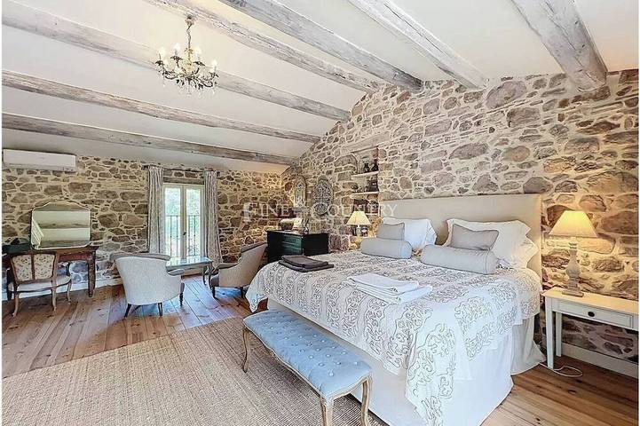 Gîte pour 12 personnes, avec jardin à Gonfaron - 3