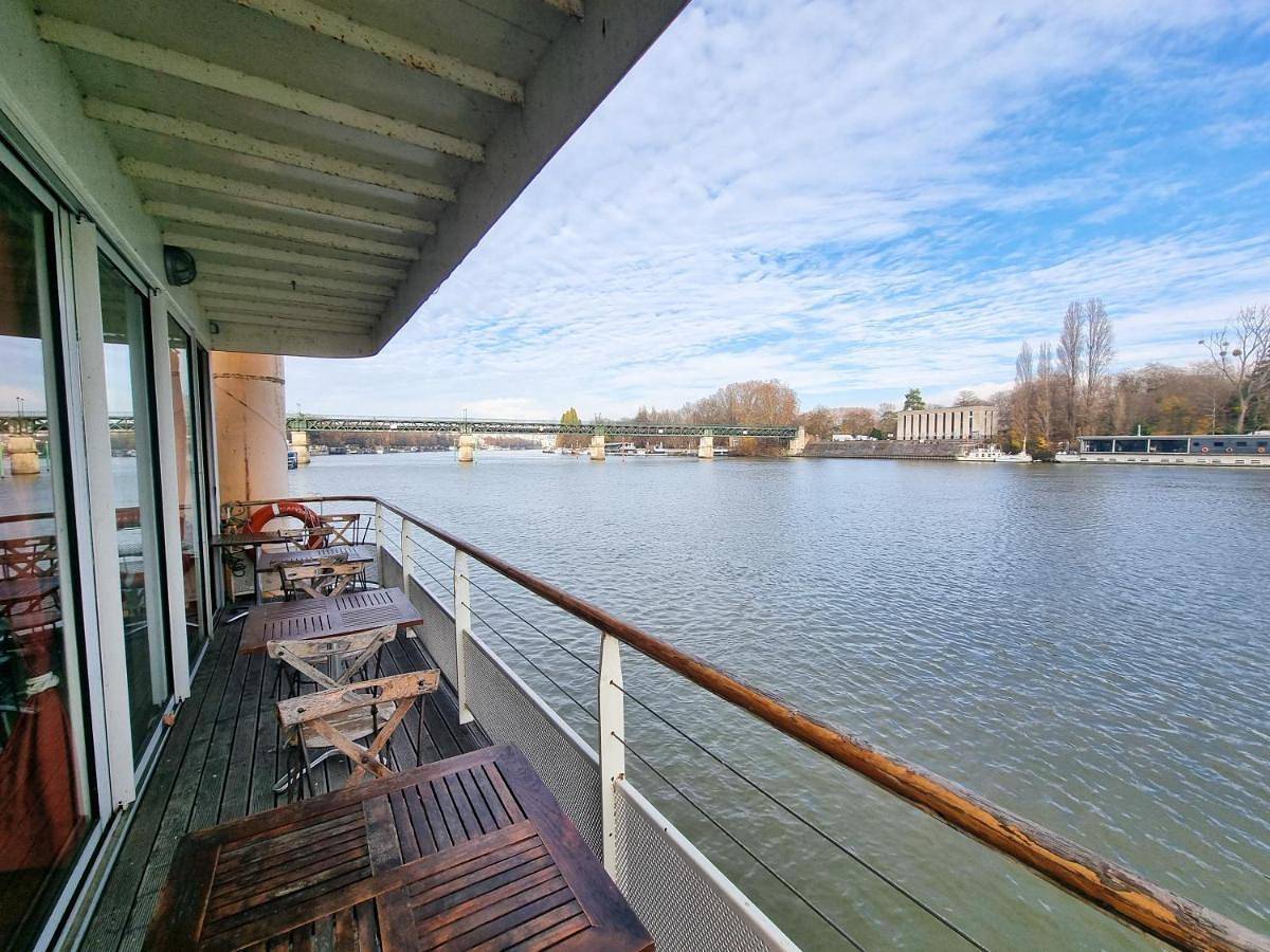 Exigehome-Large houseboat with rooftop and spa near Paris in Saint-Cloud, Hauts-de-Seine