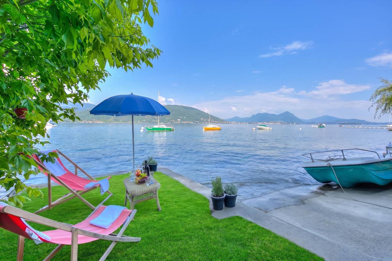 Ganze Wohnung, Red House Terrace Private Beach in Comune di Baveno, Lago Maggiore (Piemont)