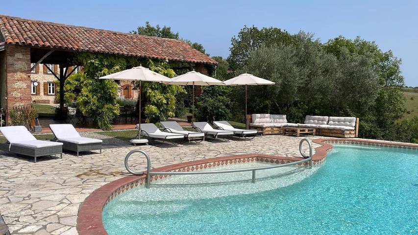 Location de vacances pour 8 personnes, avec jardin ainsi que piscine et jacuzzi, adapté aux familles à Le Fossat - 3