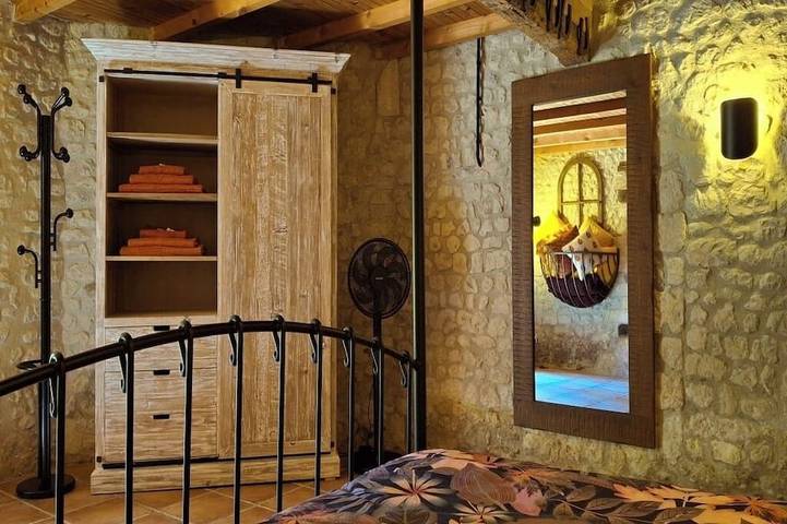 Gîte pour 4 personnes, avec jardin à Poullignac - 3