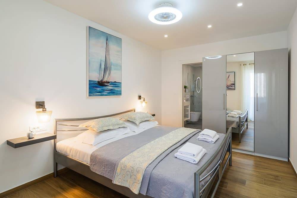 Prachtig huis in Jesenice met uitzicht. in Jesenice, Split-Dalmatië