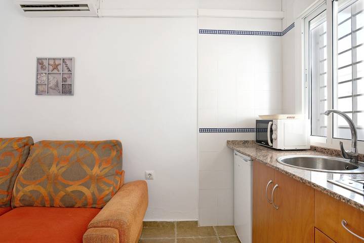 Entire apartment, Studio Apartment "Pacifico 201" in a Residential Area with Wi-Fi in Conil de la Frontera, Costa de la Luz