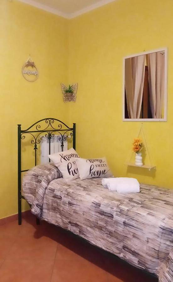 Location de vacances pour 3 personnes, avec terrasse ainsi que vue et jardin à Barletta - 3