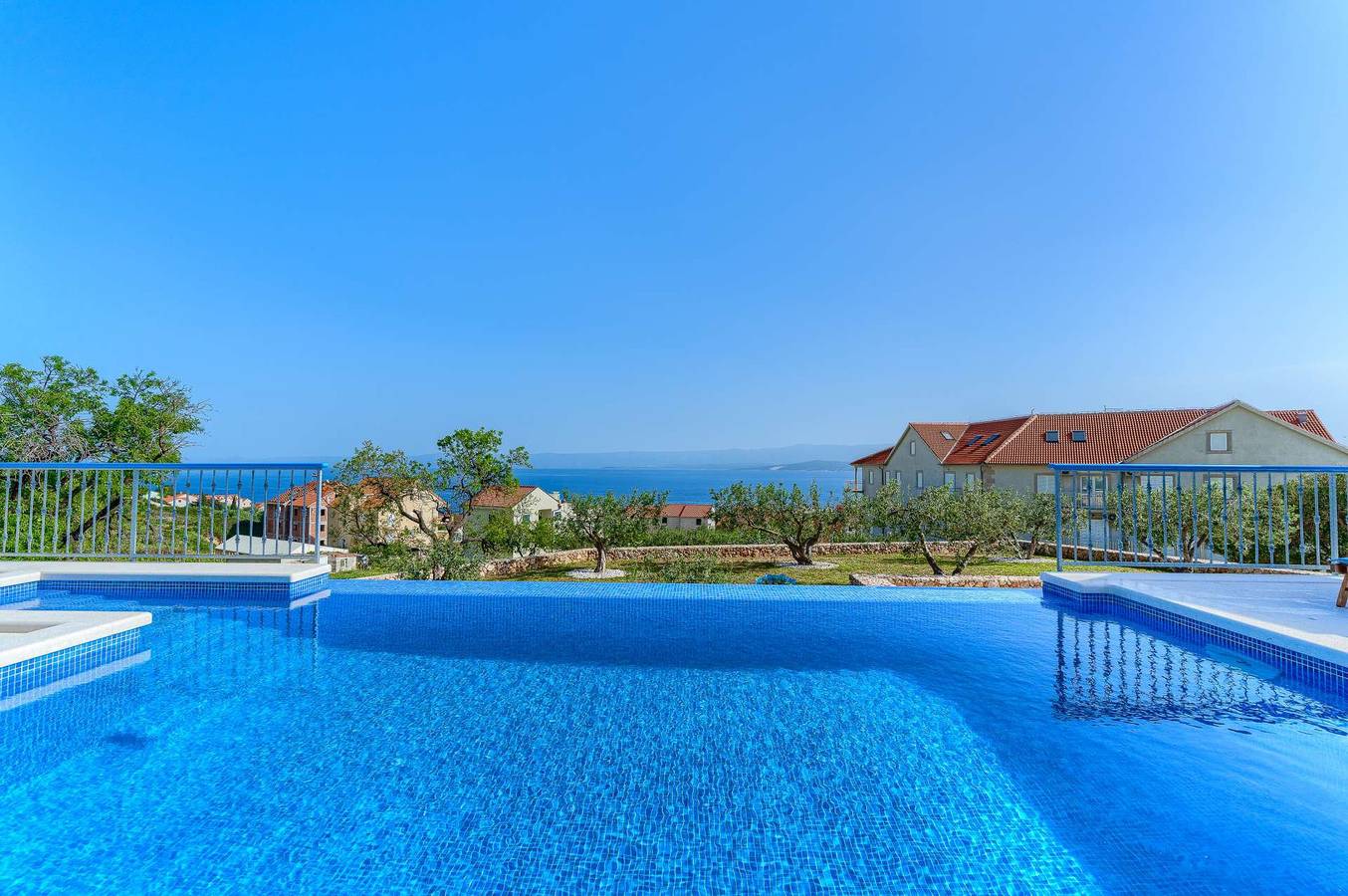 Villa Sun Garden - familienfreundlich in der Nähe des Stadtzentrums und atemberaubender Strände mit zwei Pools in Bol, Brac