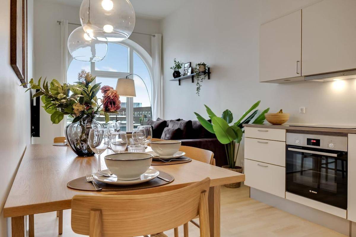 Appartement entier, Højloftet stilfuld lejlighed tæt på centrum med altan in Odense, Région d'Odense