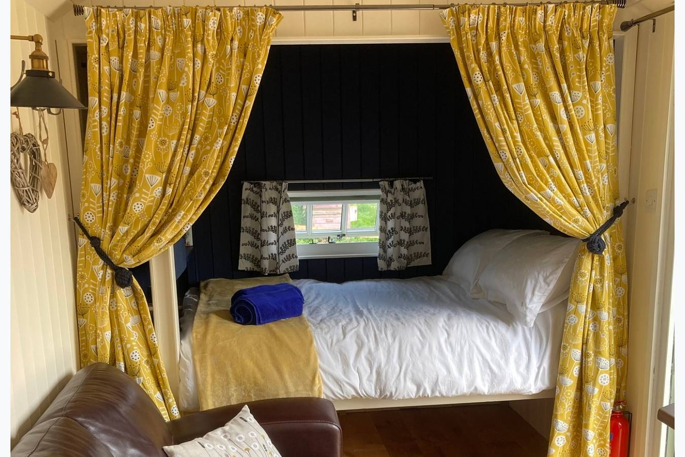 Luxury hand built shepherd hut in Sidmouth in Sidmouth, Devon
