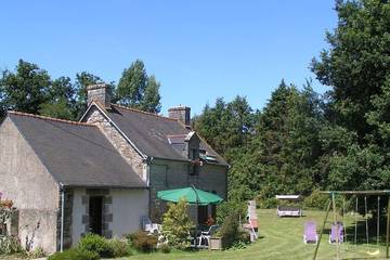 Location de vacances pour 8 personnes, avec piscine à Baud (mesure)