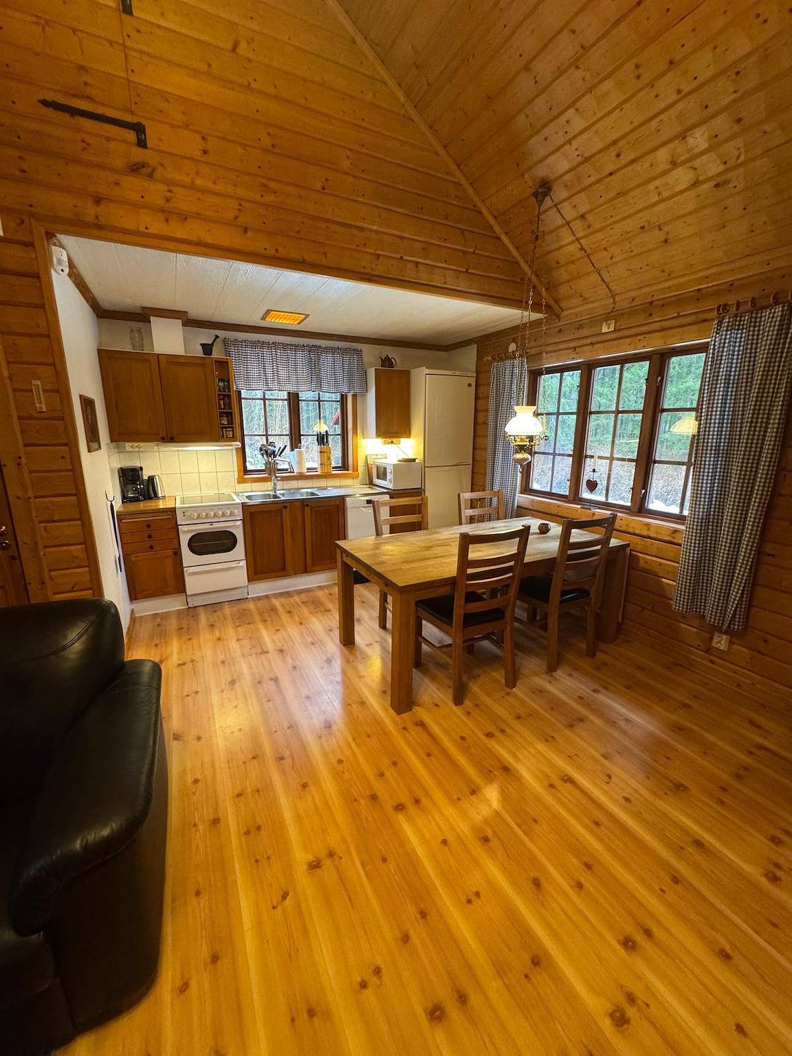 Urlaub mit Boot am See und Internet in Västergötland