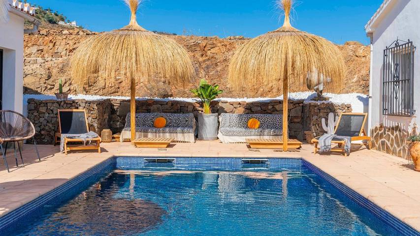 Chalet para 8 personas, con piscina y balcón/terraza en Sayalonga