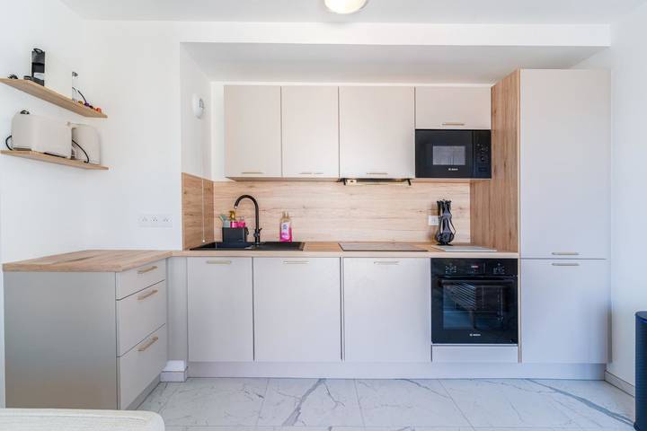 Apartamento entero, Le Doux Séjour Azuréen - Welkeys in Saint-Laurent-du-Var, Costa mediterránea (Francia)